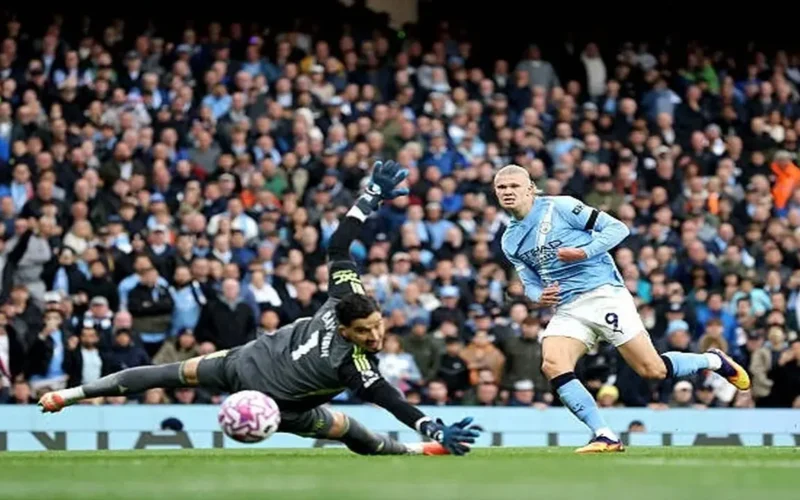 ثنائية إيرلينج هالاند تقود مانشستر سيتي للفوز على يونايتد في قمة الدوري الإنجليزي